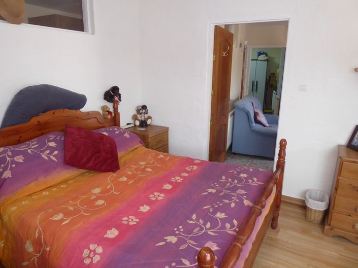 Image No.24-7 Bed Property for sale