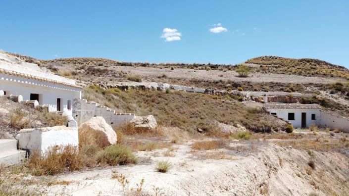 Image No.7-5 Bed House for sale