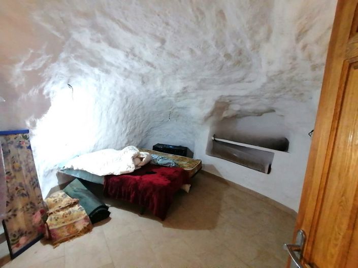 Image No.17-3 Bed House for sale