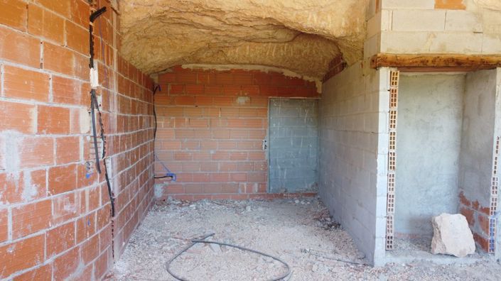 Image No.11-2 Bed House for sale