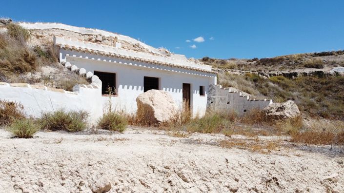 Image No.5-2 Bed House for sale