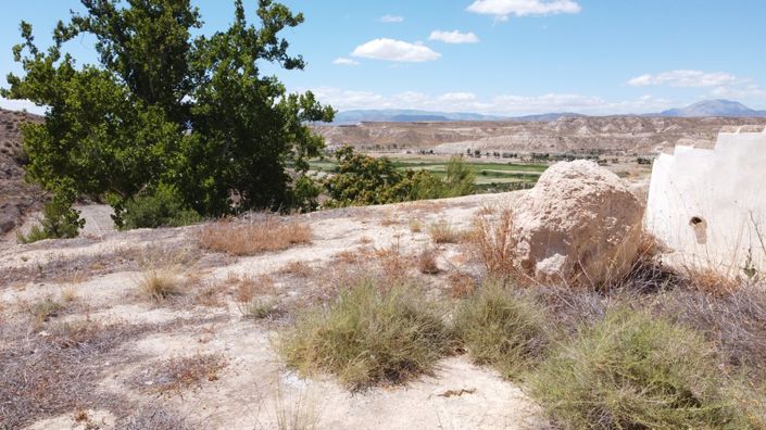 Image No.8-2 Bed House for sale