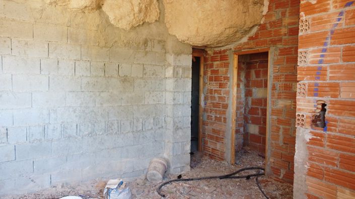 Image No.10-2 Bed House for sale