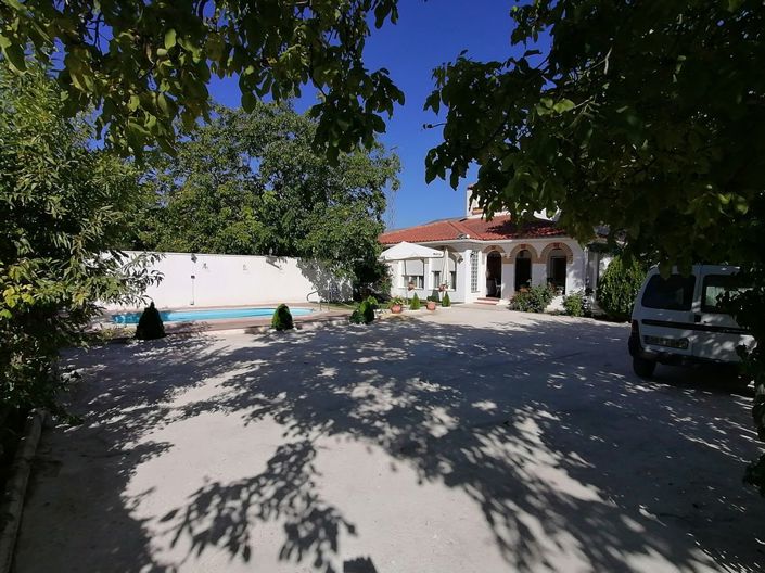 Image No.18-6 Bed Property for sale