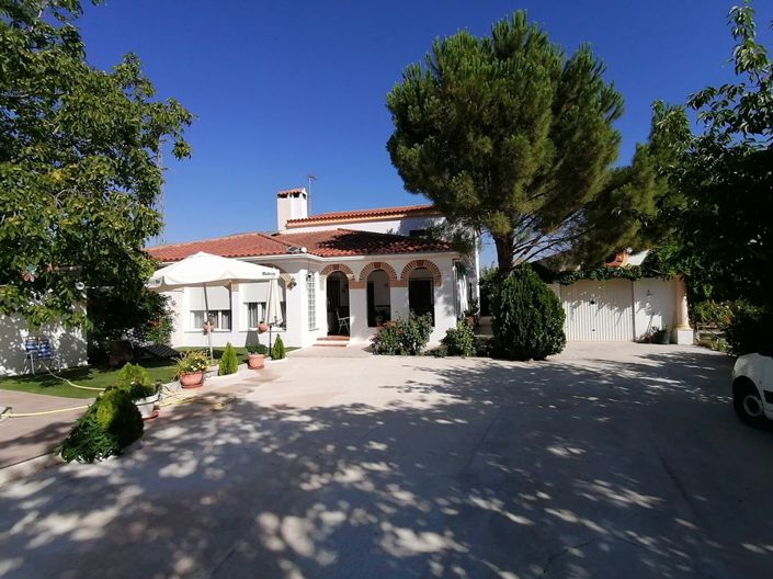 Image No.19-6 Bed Property for sale