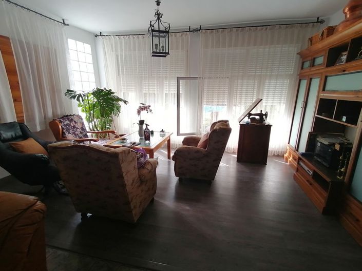 Image No.29-6 Bed Property for sale