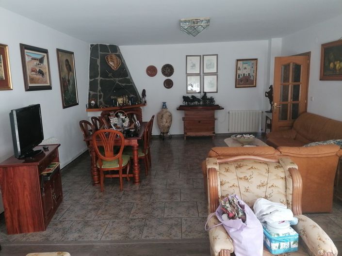 Image No.30-6 Bed Property for sale