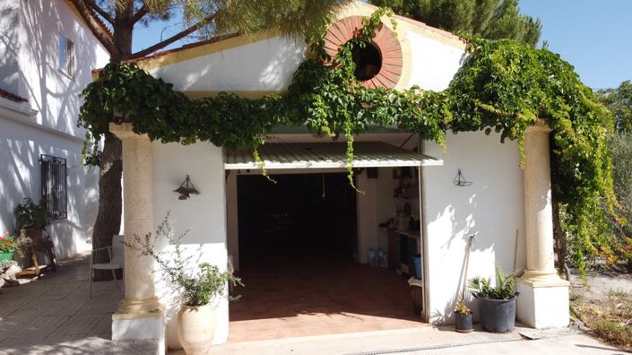 Image No.4-6 Bed Property for sale