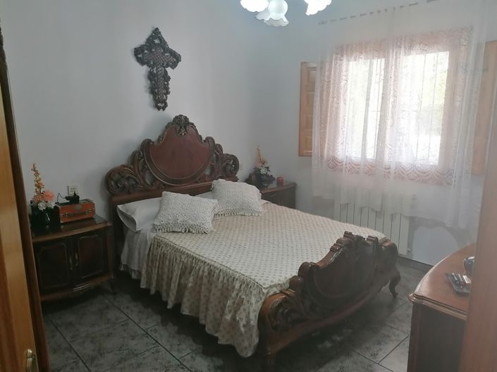 Image No.31-6 Bed Property for sale