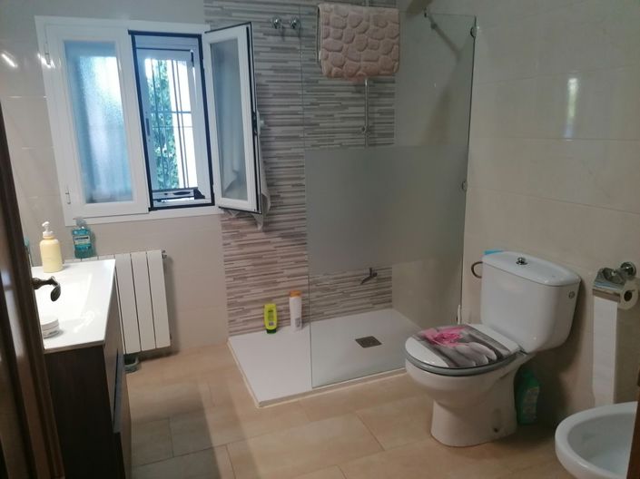 Image No.33-6 Bed Property for sale