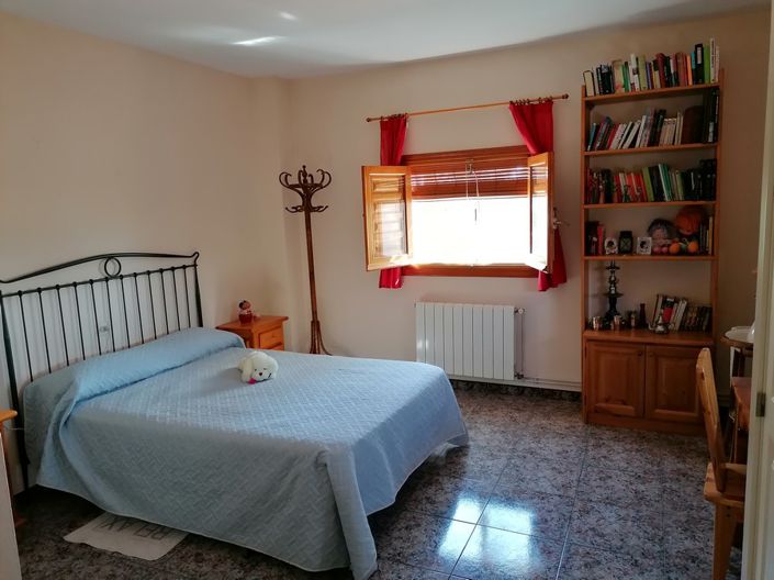 Image No.50-6 Bed Property for sale