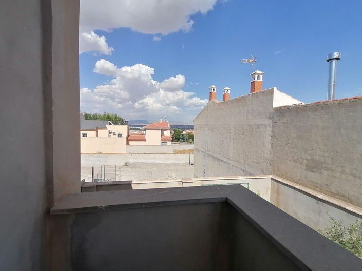 Image No.19-3 Bed Property for sale