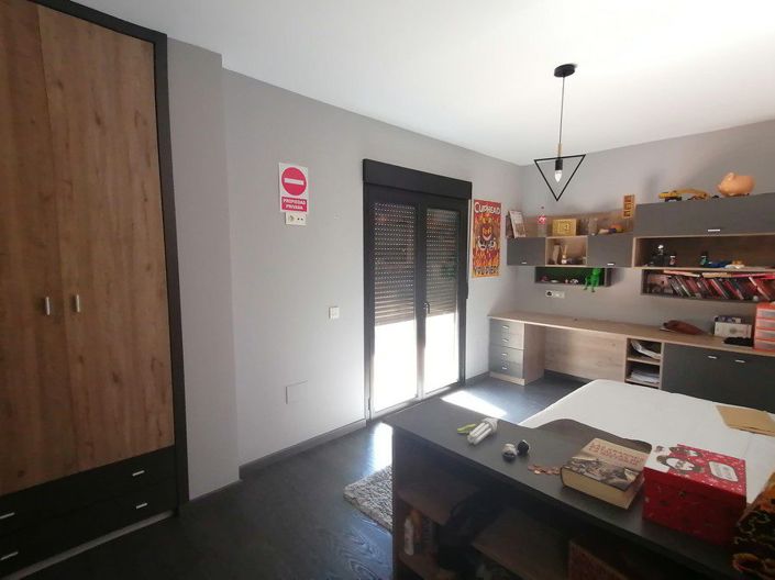 Image No.26-3 Bed Property for sale