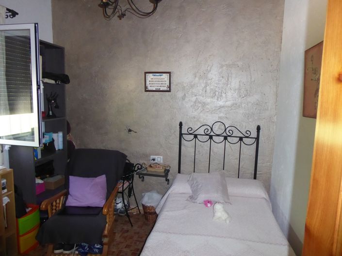 Image No.13-2 Bed Property for sale