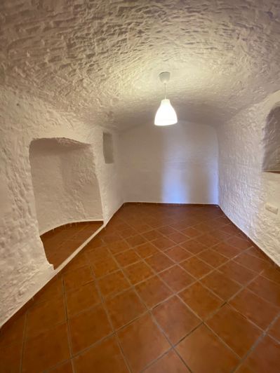 Image No.21-3 Bed House for sale