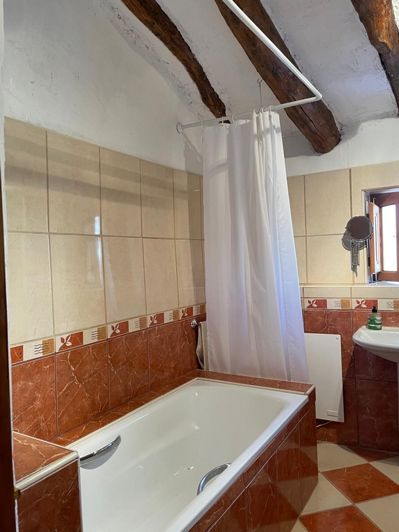 Image No.17-2 Bed Property for sale