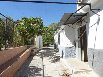 1 - Baza, Property