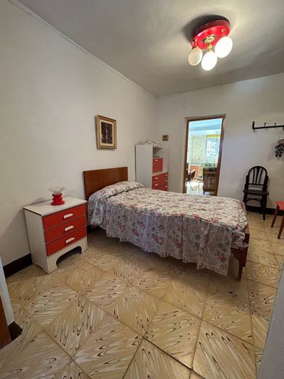 Image No.12-3 Bed Property for sale