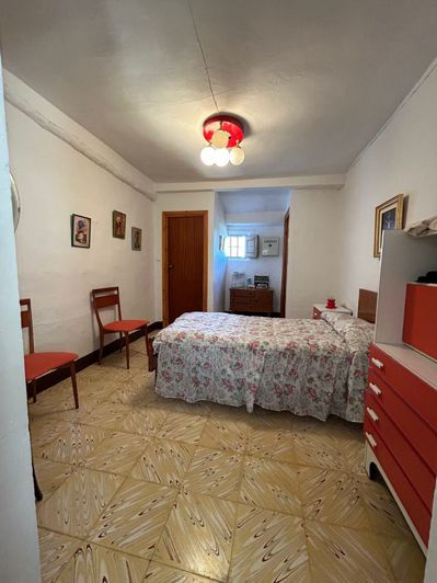 Image No.13-3 Bed Property for sale