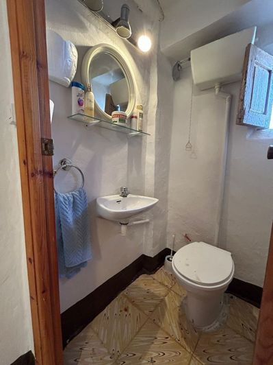 Image No.14-3 Bed Property for sale
