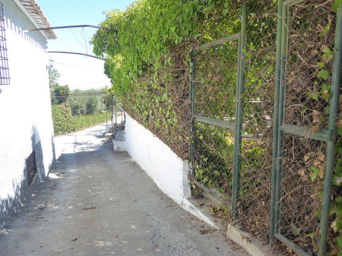 Image No.40-3 Bed Property for sale