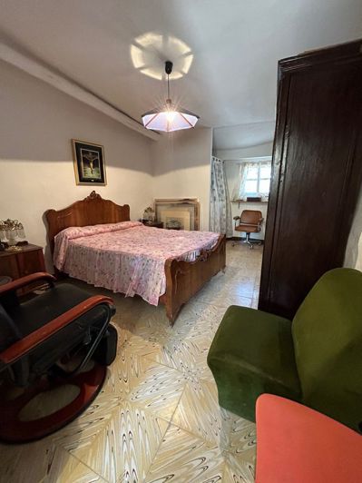 Image No.10-3 Bed Property for sale