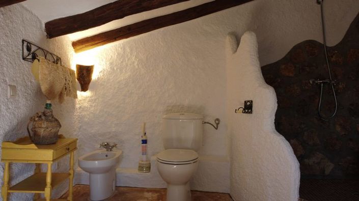 Image No.23-3 Bed Property for sale