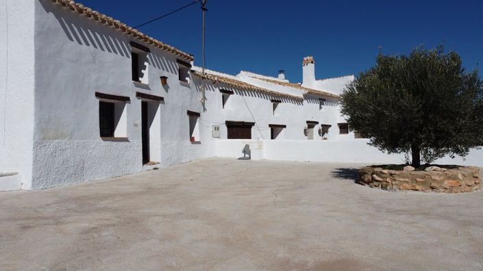 Image No.8-3 Bed Property for sale