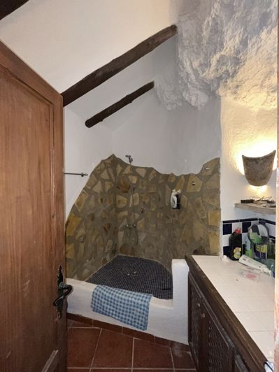 Image No.18-3 Bed House for sale