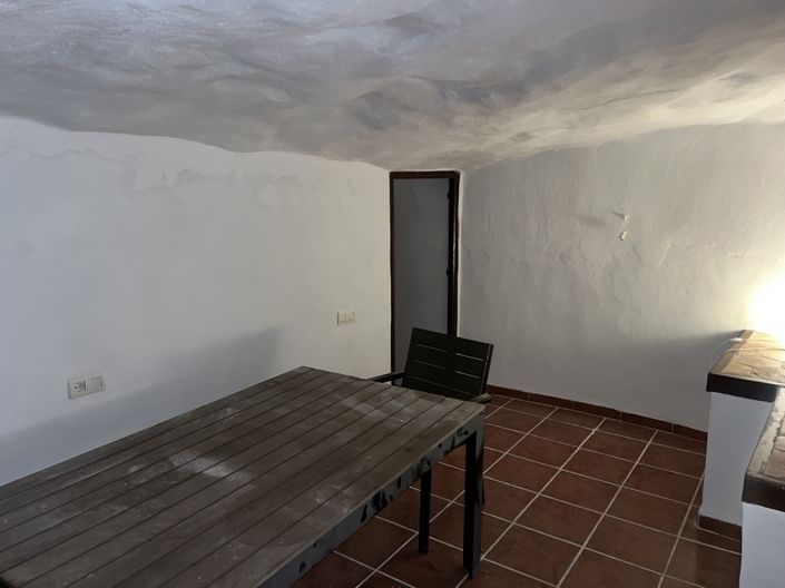 Image No.19-3 Bed House for sale