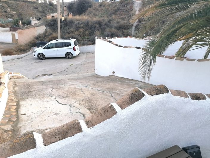 Image No.24-3 Bed House for sale