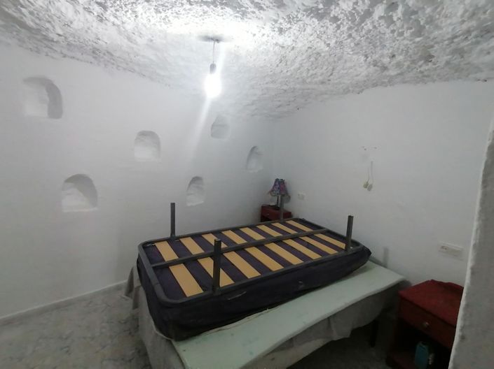 Image No.11-6 Bed House for sale