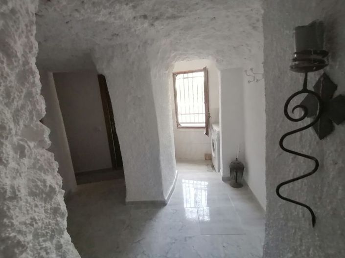 Image No.11-6 Bed Property for sale