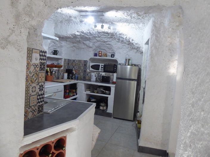 Image No.13-6 Bed House for sale