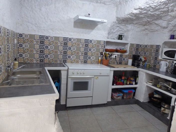 Image No.13-6 Bed Property for sale
