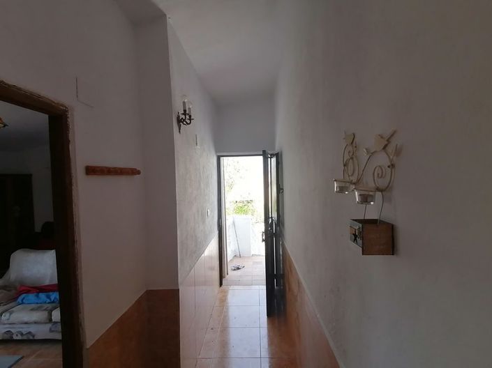Image No.16-6 Bed Property for sale