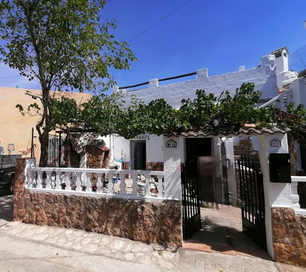 Image No.4-6 Bed House for sale