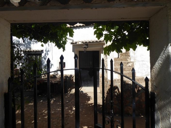 Image No.8-6 Bed House for sale