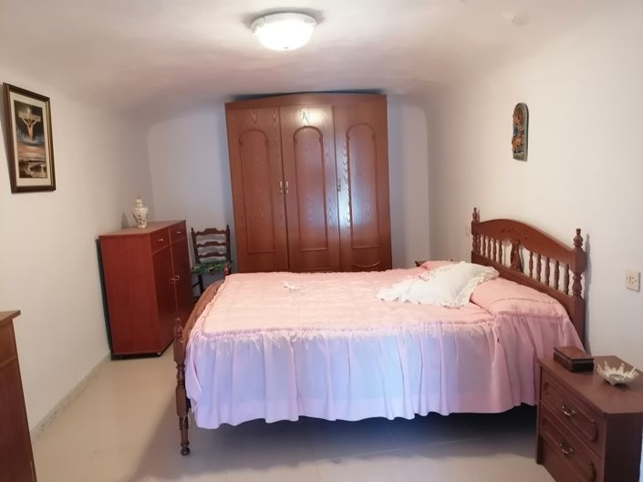 Image No.16-3 Bed House for sale