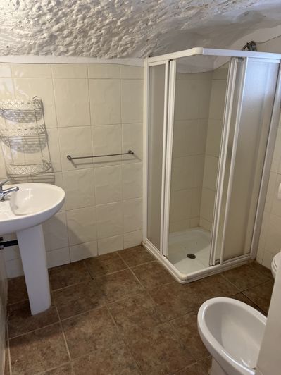 Image No.16-2 Bed House for sale