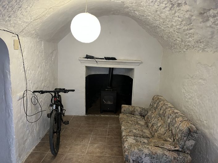 Image No.8-2 Bed House for sale