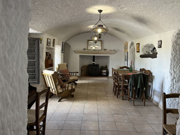 v3058256