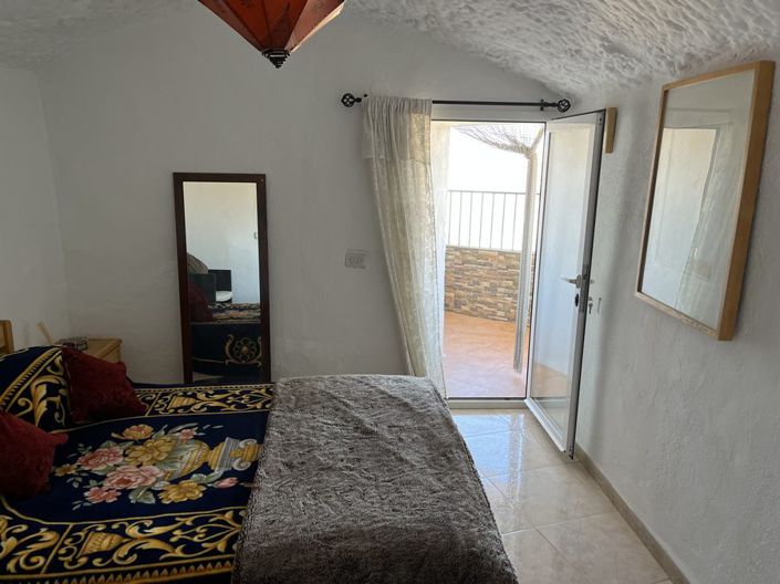 Image No.12-4 Bed House for sale