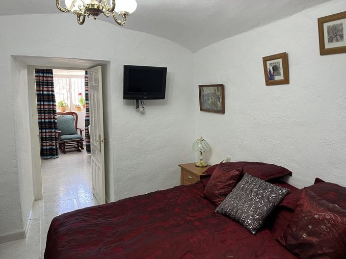 Image No.31-4 Bed House for sale