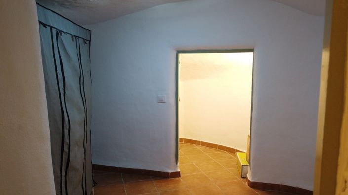 Image No.27-3 Bed Property for sale