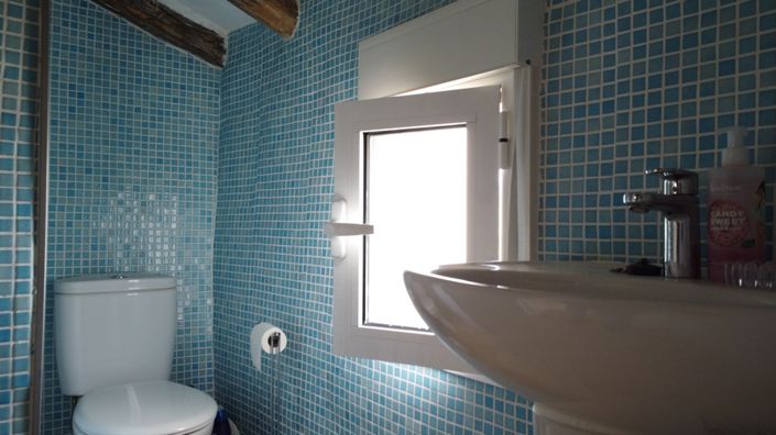 Image No.40-3 Bed Property for sale