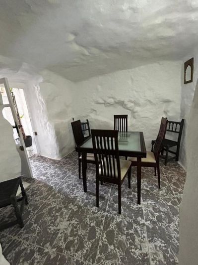 Image No.12-6 Bed House for sale