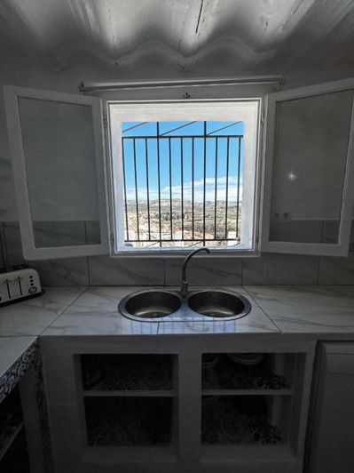 Image No.14-6 Bed House for sale