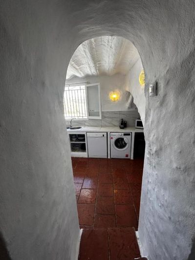 Image No.15-6 Bed House for sale