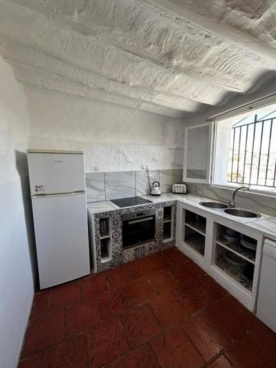 Image No.17-6 Bed House for sale